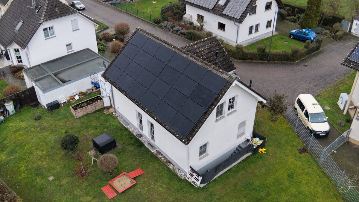 Klassisches Einfamilienhaus mit 20 Solarmodulen